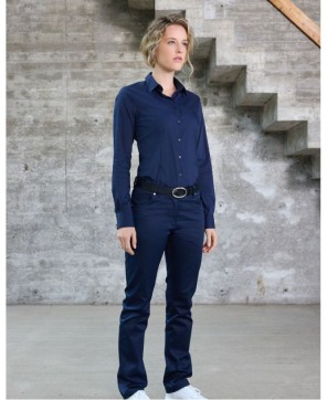 Camisa moderna con cintura ajustada y corte ceñido al cuerpo