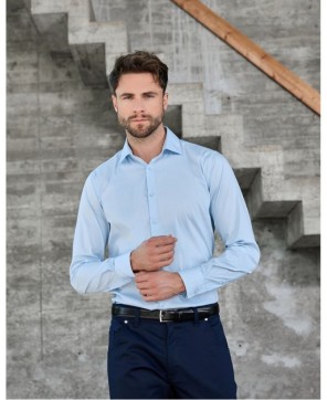 Camisa moderna con cintura ajustada y corte ceñido al cuerpo