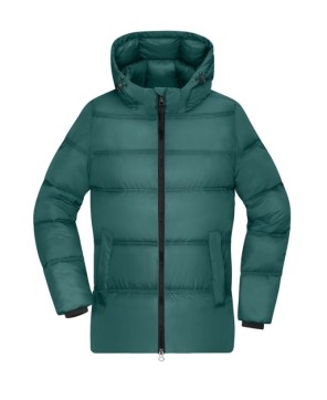 Chaqueta de invierno con capucha desmontable.