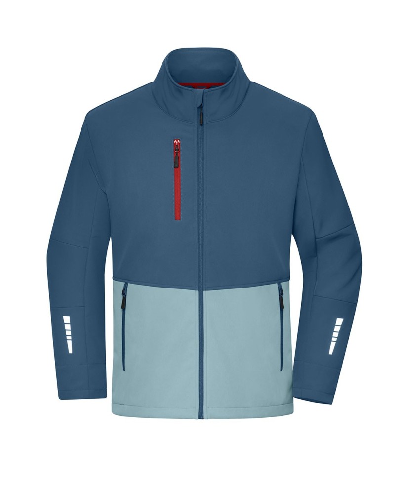 Chaqueta softshell funcional con detalles de color en contraste.